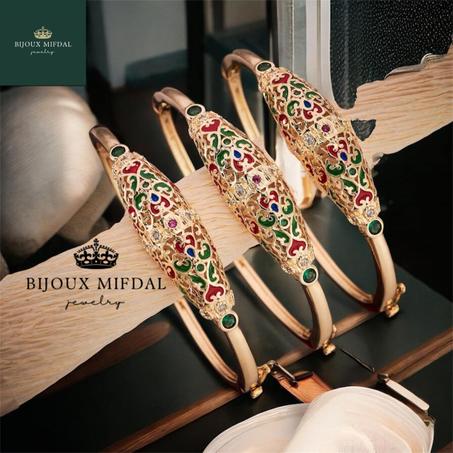 3 أساور موديل Émeraude – أناقة الحجر الأخضر