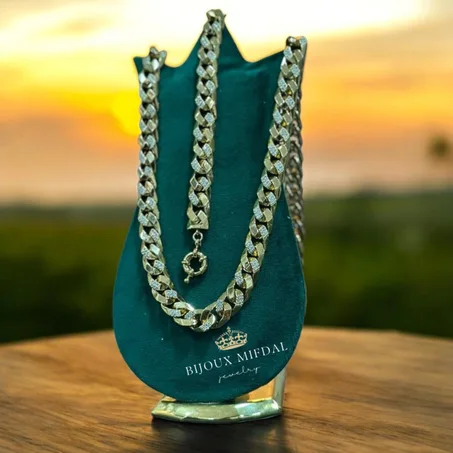 "Radco Unique – لمعان الذهب وتصميم سدادة دائرية راقية 🌟"