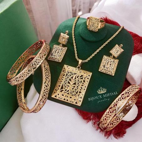 ✨ سحر التراث – طقم تقليدي 6 قطع !