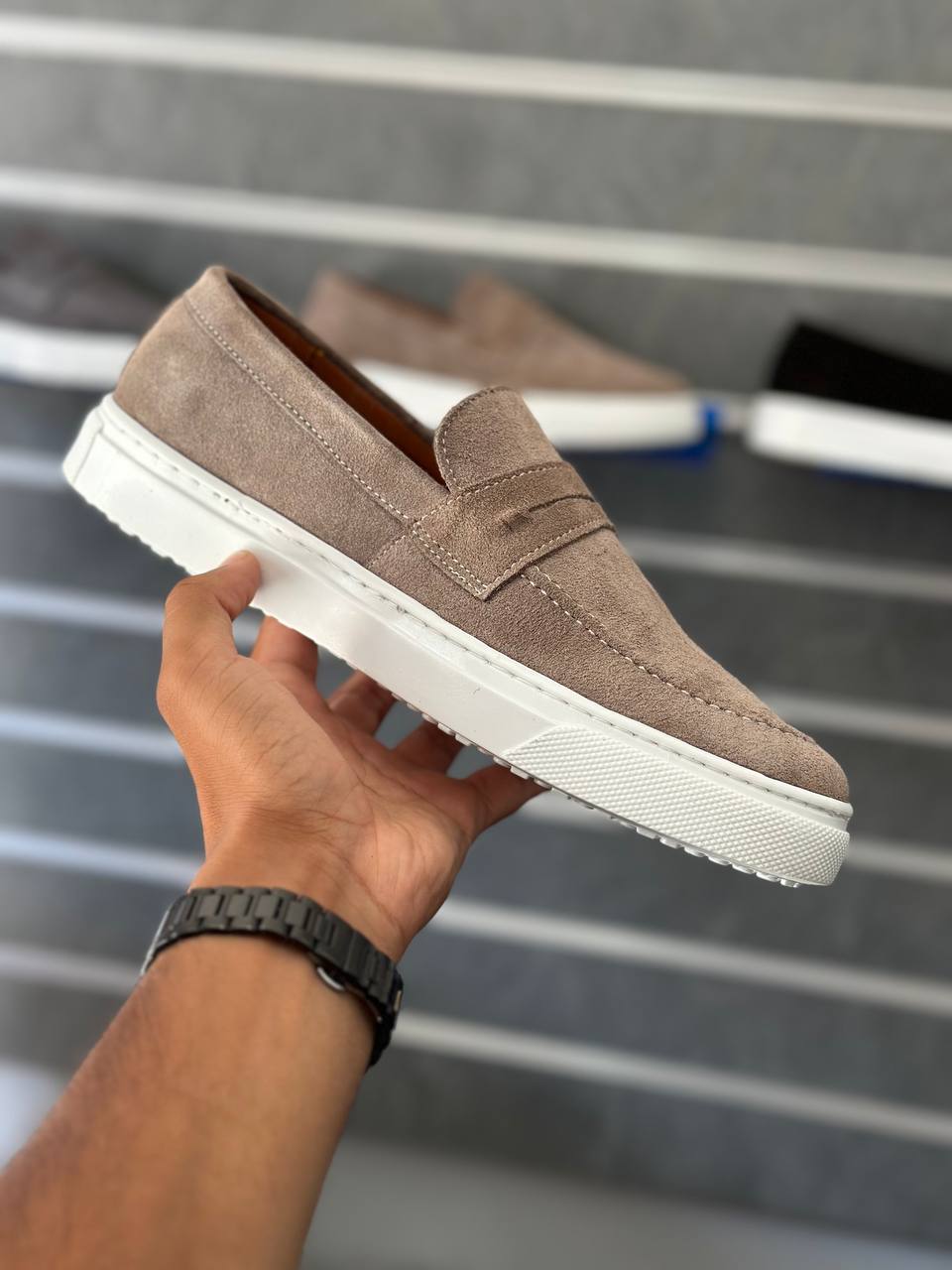 Mocassins en daim pour homme  Semelle blanche