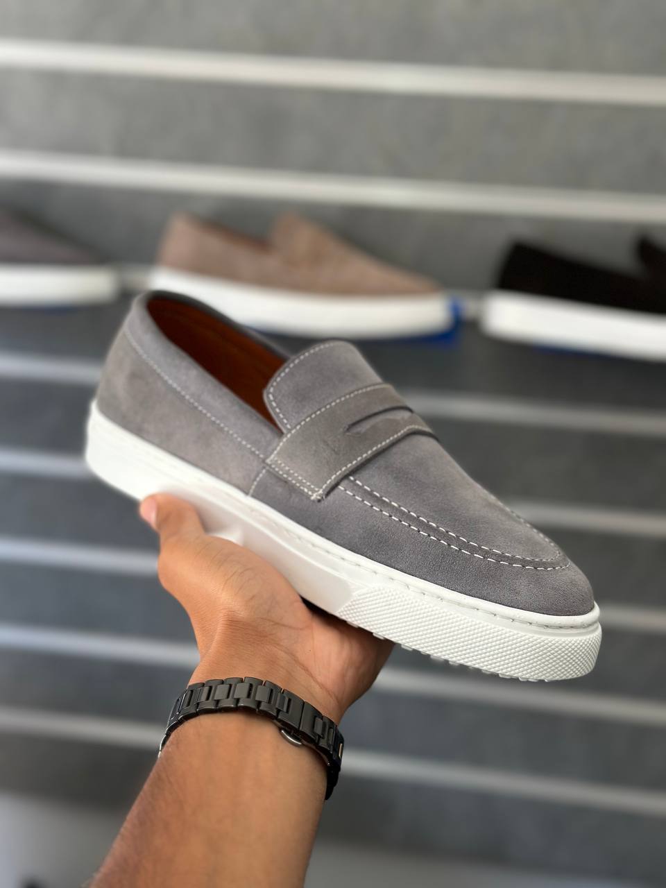Mocassins en daim pour homme  Semelle blanche