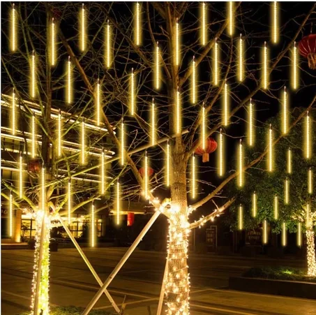 شلال النيازك المضئ