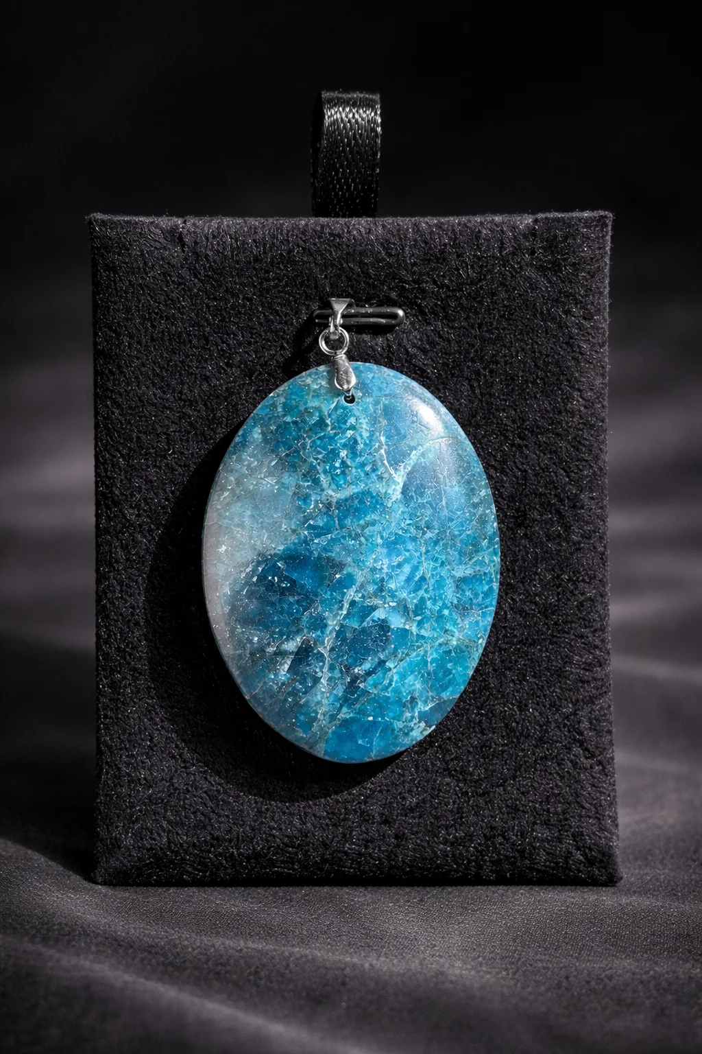 collier apatite bleu /قلادة الأباتيت الأزرق