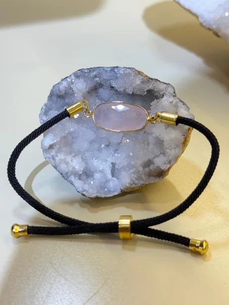 bracelet quartz rose/ سوار الكوارتز الوردي