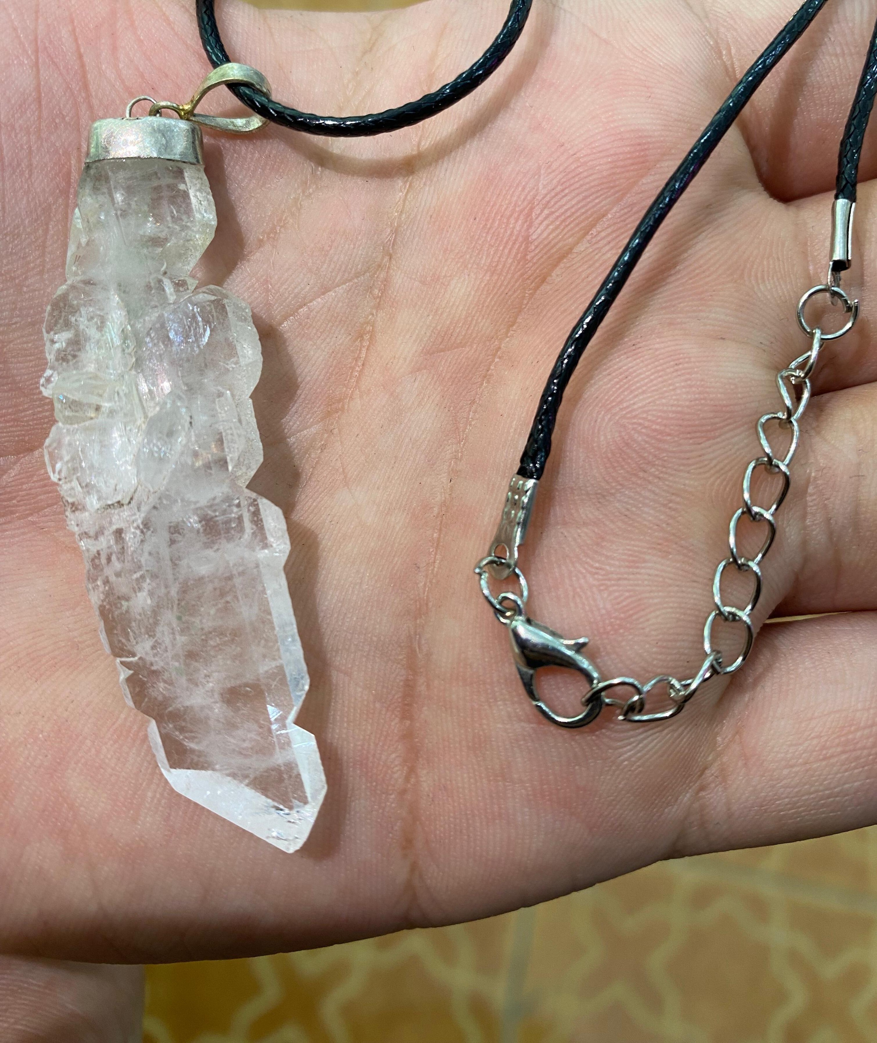 collier quartz blanc /قلادة الكوارتز الأبيض