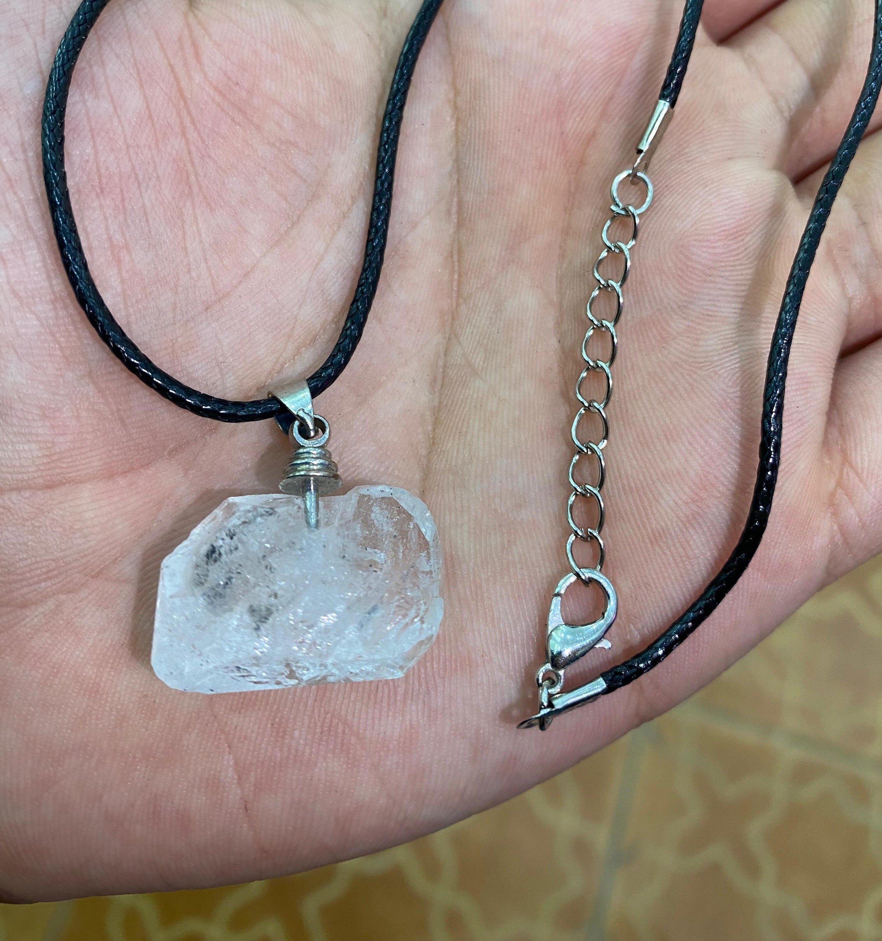 collier quartz blanc /قلادة الكوارتز الأبيض