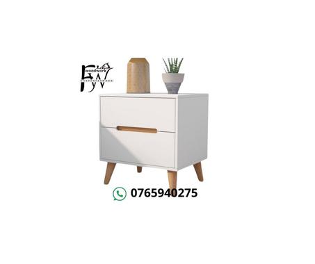 طاولة جانبية انيقة بتصميم  عصري