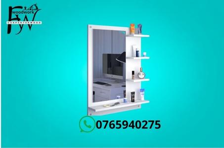 🪞 مرآة حائطية بتصميم عصري مع رفوف تخزين – F.Y.W Woodwork