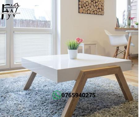 🪑✨ طاولة قهوة عصرية بتصميم أنيق ✨🪑