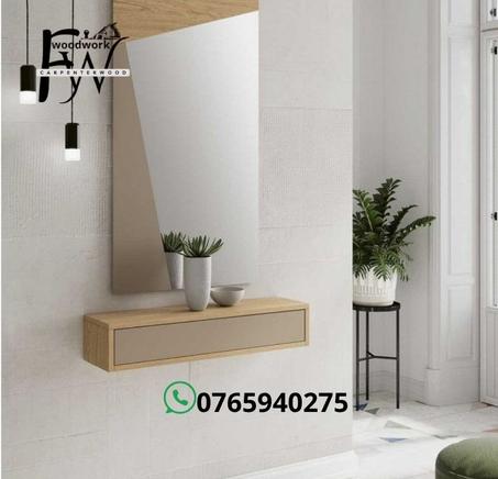 مرآة ديكور مع درج أنيق – لمسة فخمة وعملية لكل مدخل!