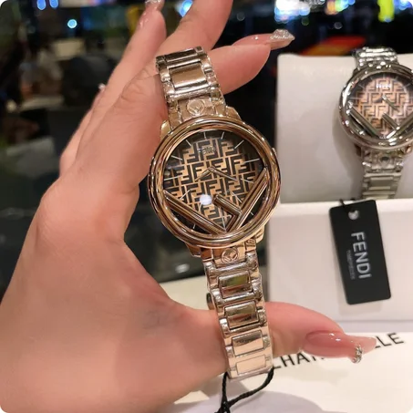 MONTRE F IS FENDI