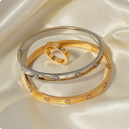 Ensemble 2 Bracelets v4 et bague en acier inoxydable + boite cadeu