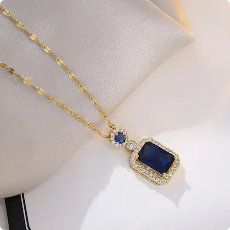 Collier Avec Pendentif Zircone Bleu Roi Cubique Décor Rectangle + boite cadeu