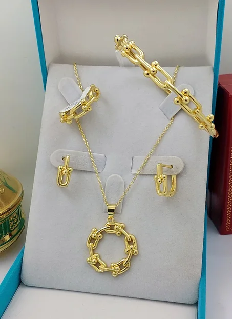 طقم مجوهرات فاخر