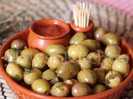 الزيتون المشرمل بالزعتر