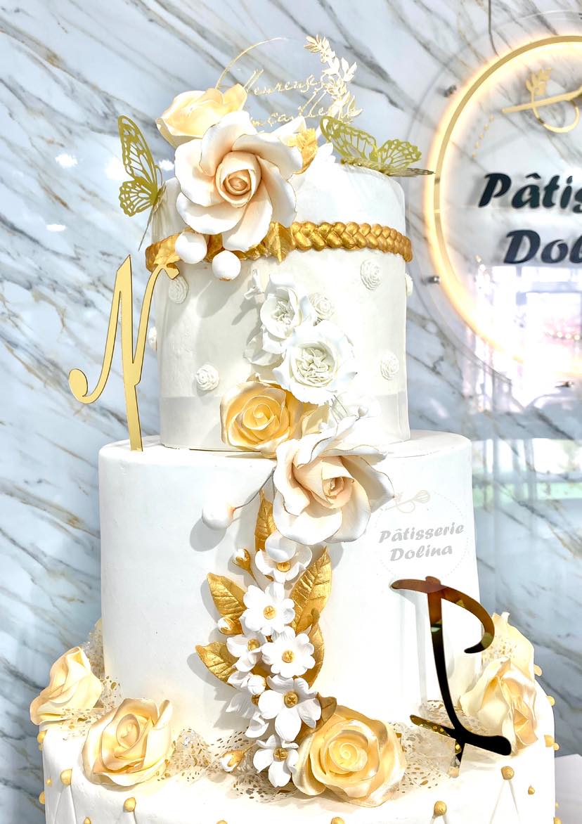 Gâteau Russe Noisette – Élégance & touche dorée