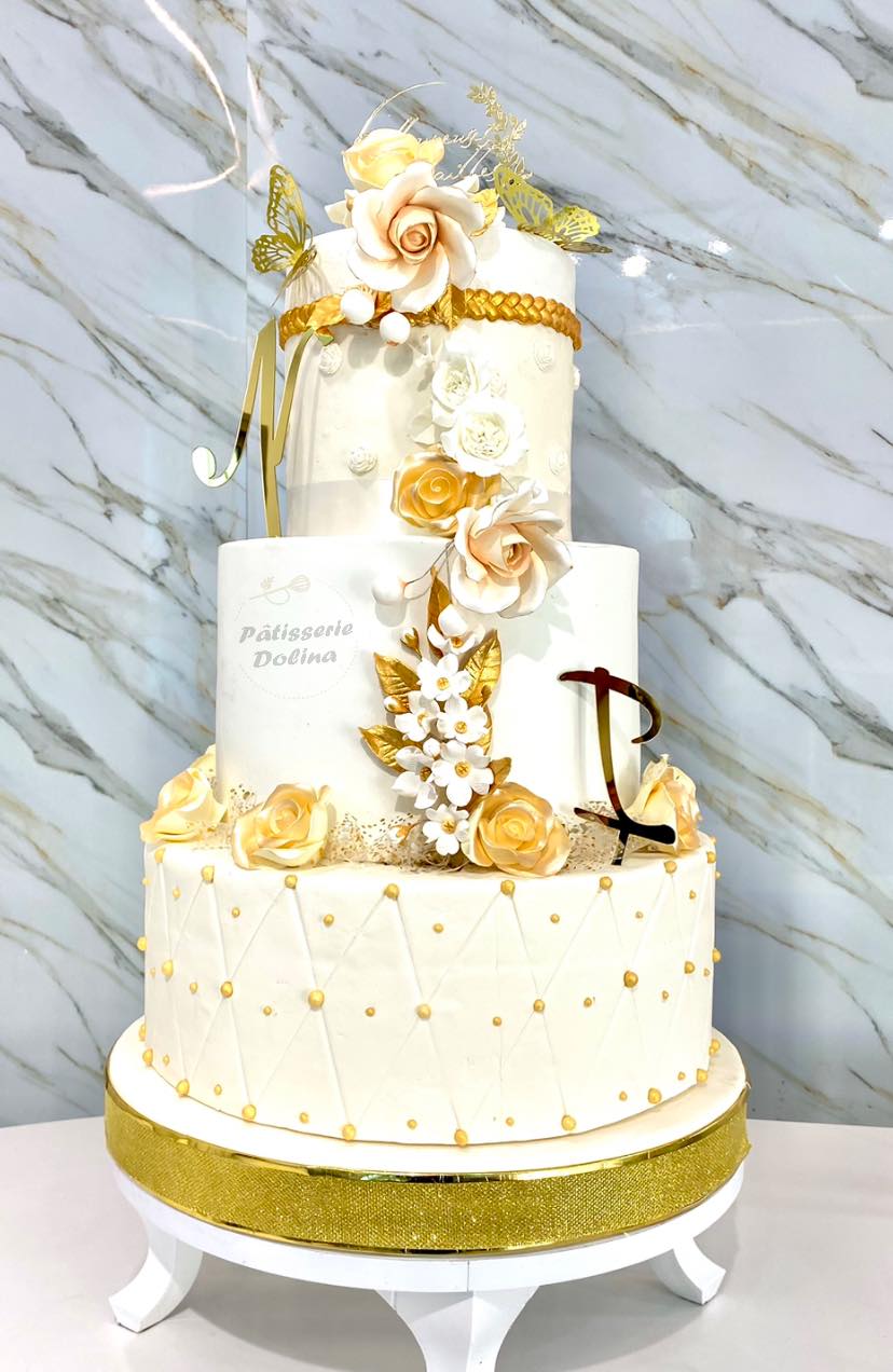 Gâteau Russe Noisette – Élégance & touche dorée