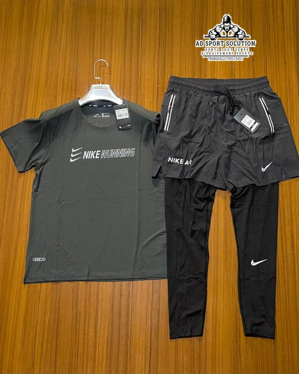 Ensemble Sport Nike (T-shirt + collant / Short)