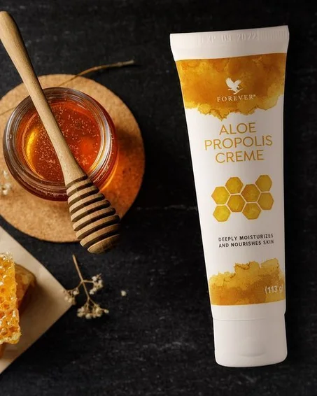 كريم ألوي بروبوليس: ترطيب عميق وحماية طبيعية لبشرتك