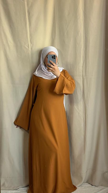 أطلقي أنوثتك وأناقتك مع هذا الفستان المميز