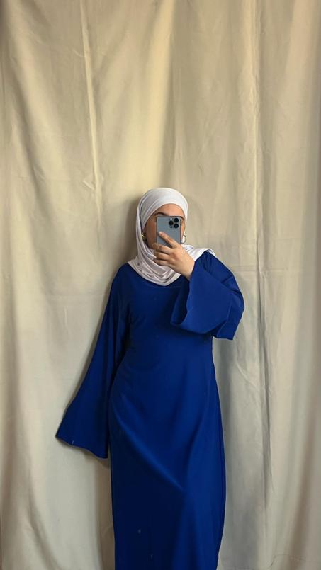 أطلقي أنوثتك وأناقتك مع هذا الفستان المميز