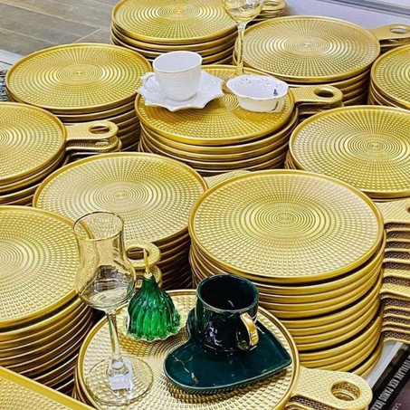 أطباق ذهبية