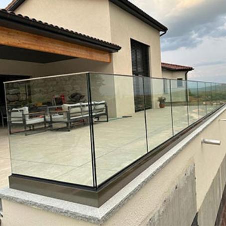 حواجز أو درابزين