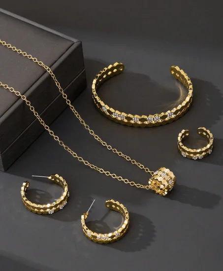 مجوهرات واكسسوارات