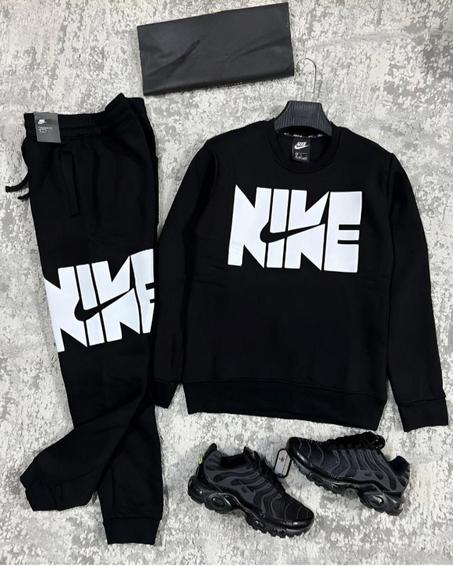 Nike Ensemble – طقم رياضي بجودة عالية وتصميم أنيق