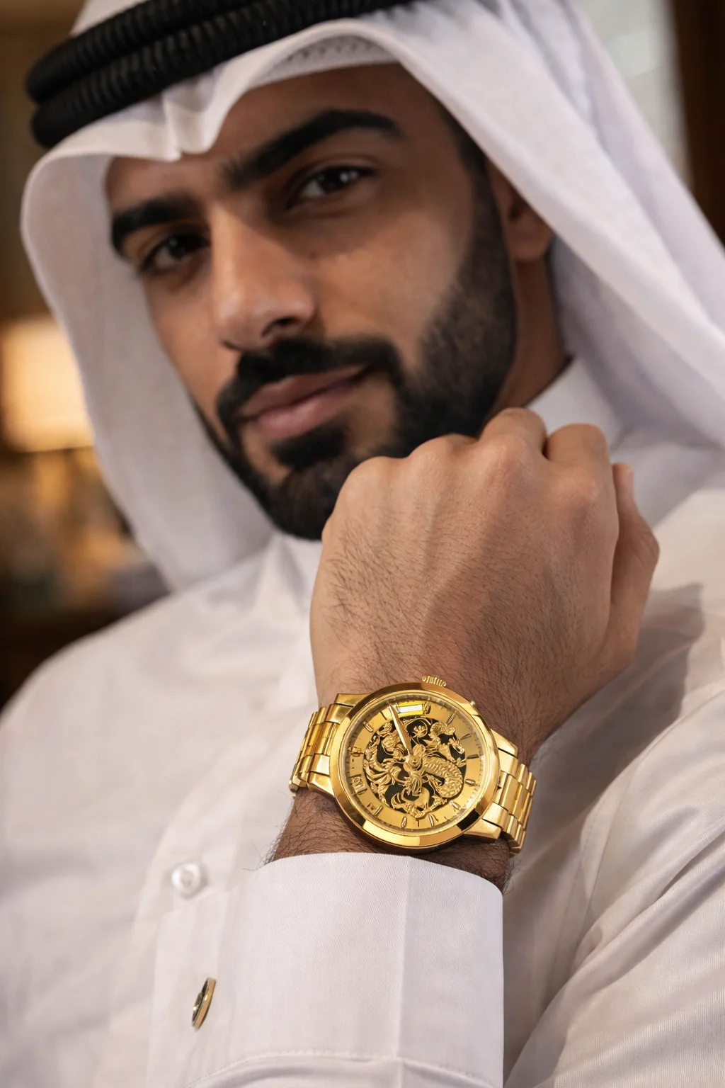 ساعة التنين الذهبية