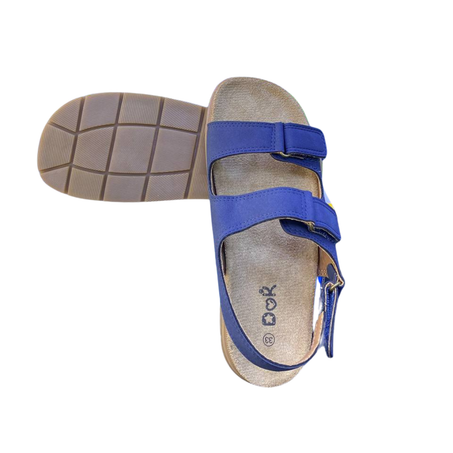 صندل خفيف، مرن، وبتصميم ذكي كيراعي راحة الطفل طول النهار.