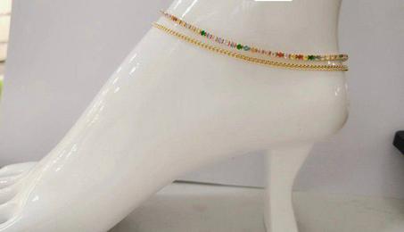 أساور الكاحل