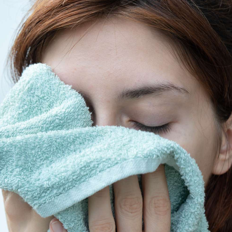 كيفية تقشير البشرة بطريقة آمنة في المنزل