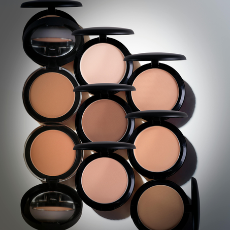 هل كريم الأساس يضر البشرة؟