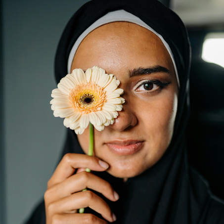 أفضل مقشرات للبشرة الحساسة