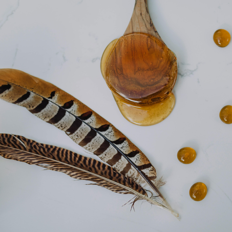 فوائد العسل للبشرة: أسرار الجمال الطبيعي وطرق استخدامه الصحيحة