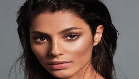 البشرة الحنطية.. درجاتها والملابس المناسبة لها 2023