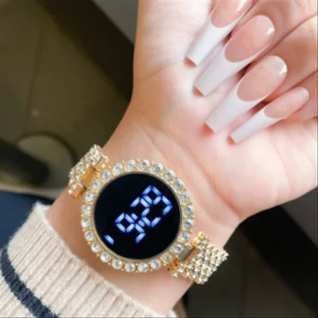 ساعات نسائية