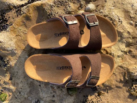 صندل طبي مريح بتصميم عصري – خفيف وأنيق للاستخدام اليومي