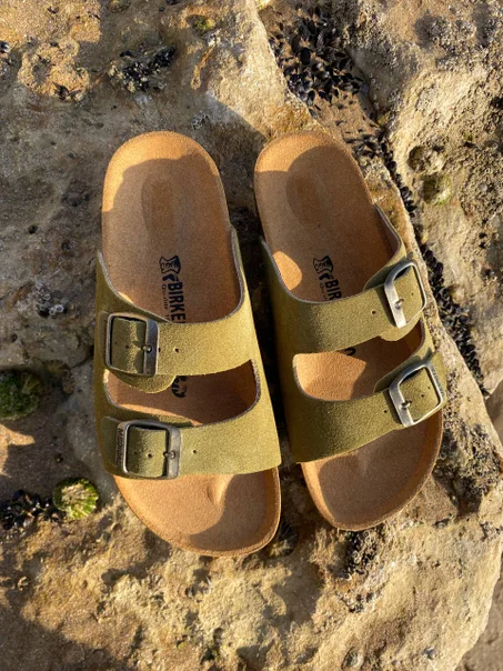 صندل طبي مريح بتصميم عصري – خفيف وأنيق للاستخدام اليومي