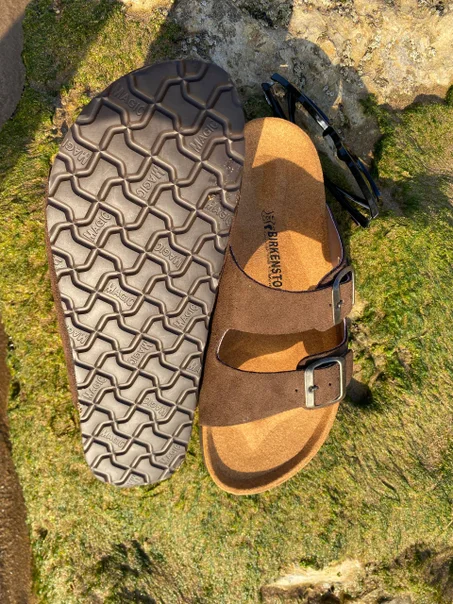 صندل طبي مريح بتصميم عصري – خفيف وأنيق للاستخدام اليومي