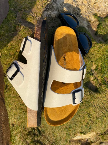 صندل طبي مريح بتصميم عصري – خفيف وأنيق للاستخدام اليومي