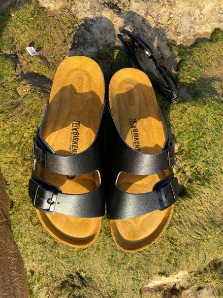 صندل طبي مريح بتصميم عصري – خفيف وأنيق للاستخدام اليومي