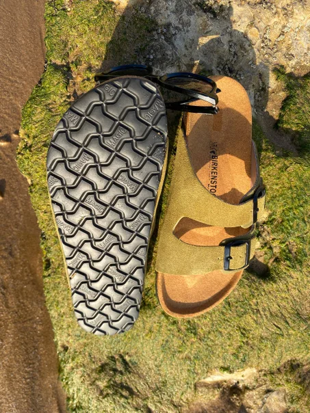 صندل طبي مريح بتصميم عصري – خفيف وأنيق للاستخدام اليومي