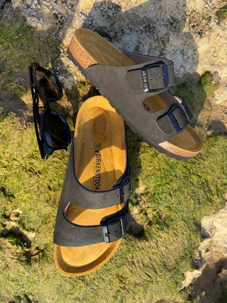 صندل طبي مريح بتصميم عصري – خفيف وأنيق للاستخدام اليومي