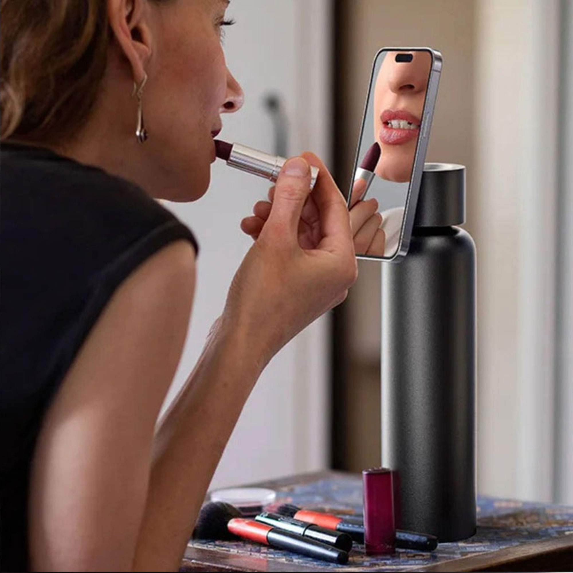 Ringo Water bottle with magnetic mobile phone holder