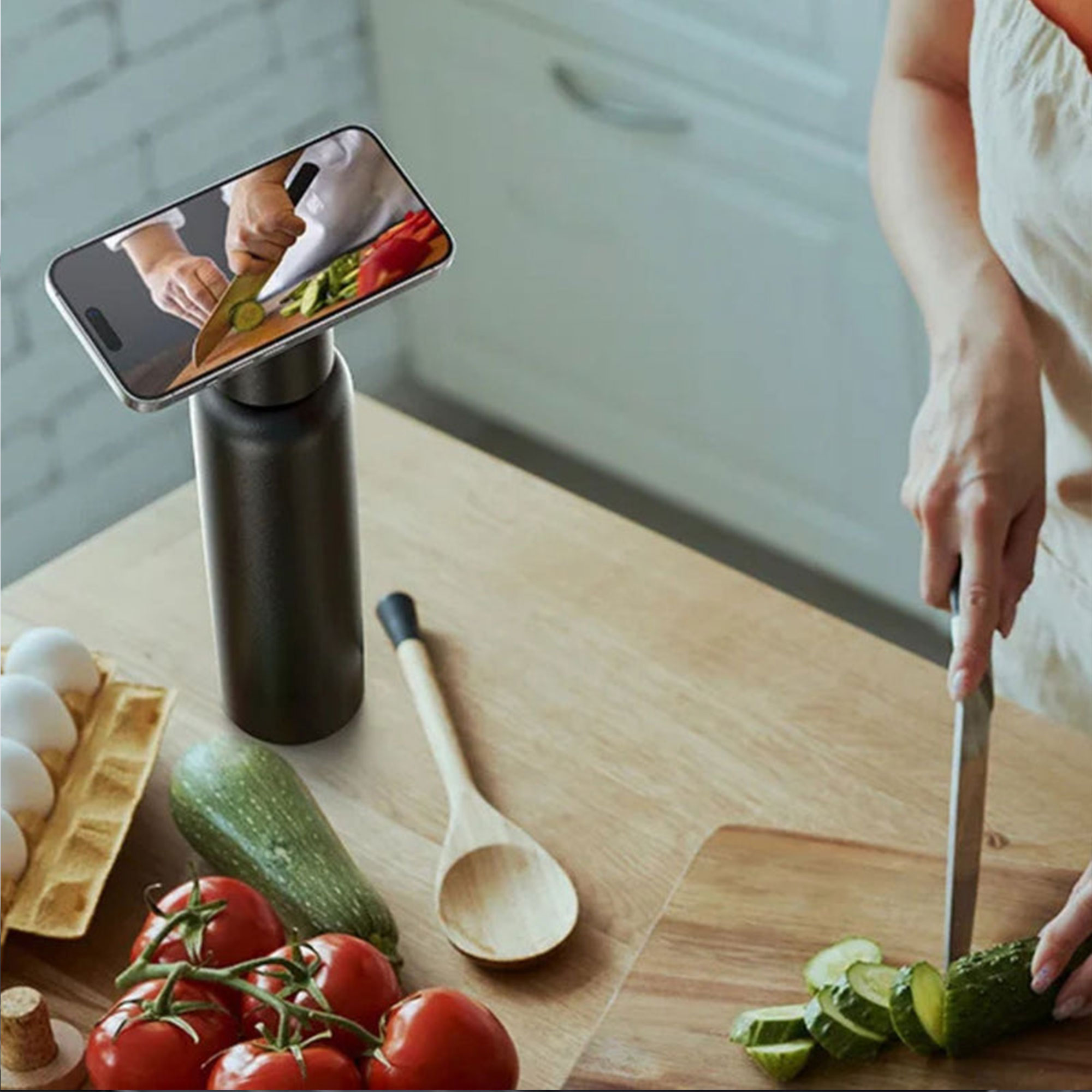 Ringo Water bottle with magnetic mobile phone holder