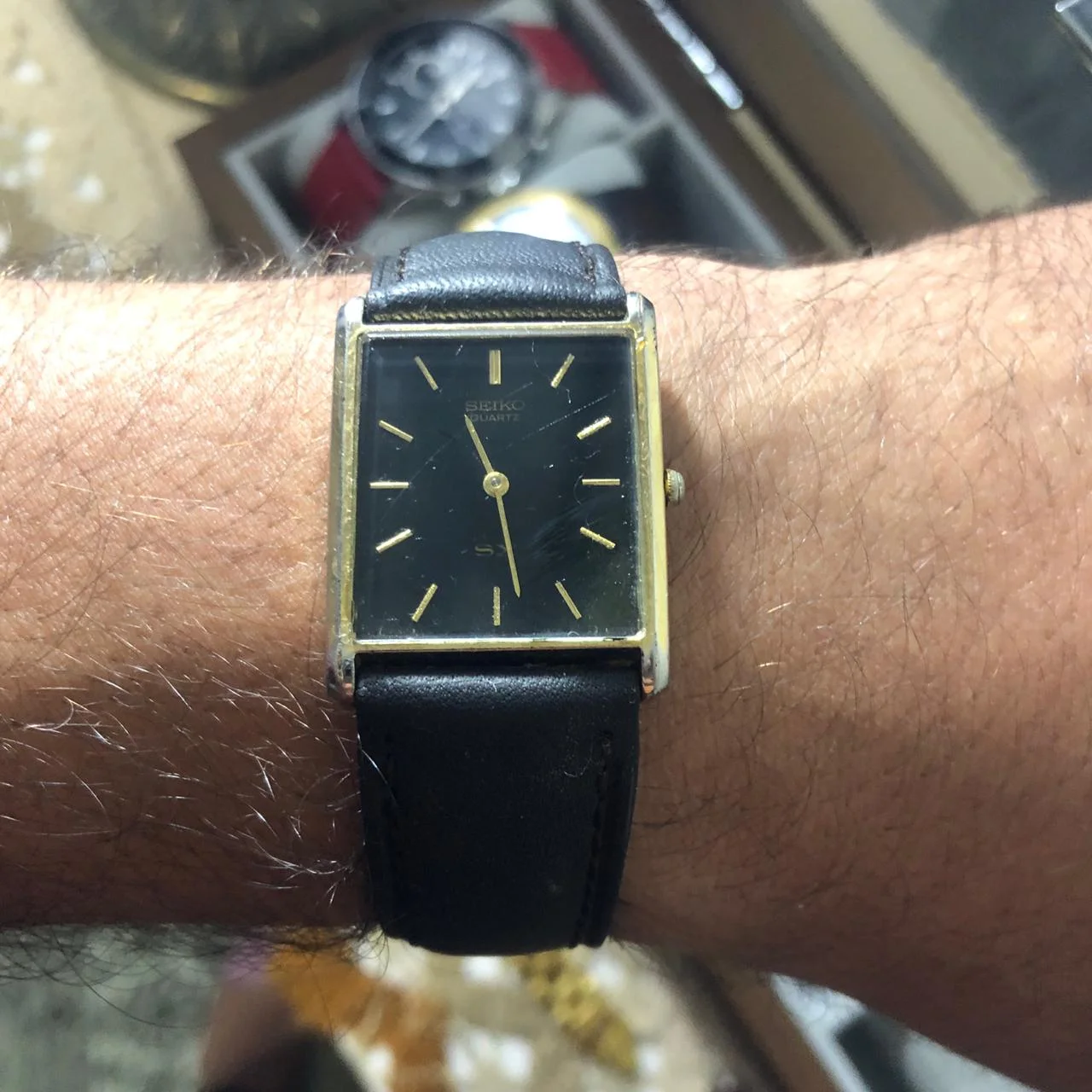 ⌚✅Seiko ✅ Montre vintage Seiko Tank homme ton or cadran noir rectangle 25 mm