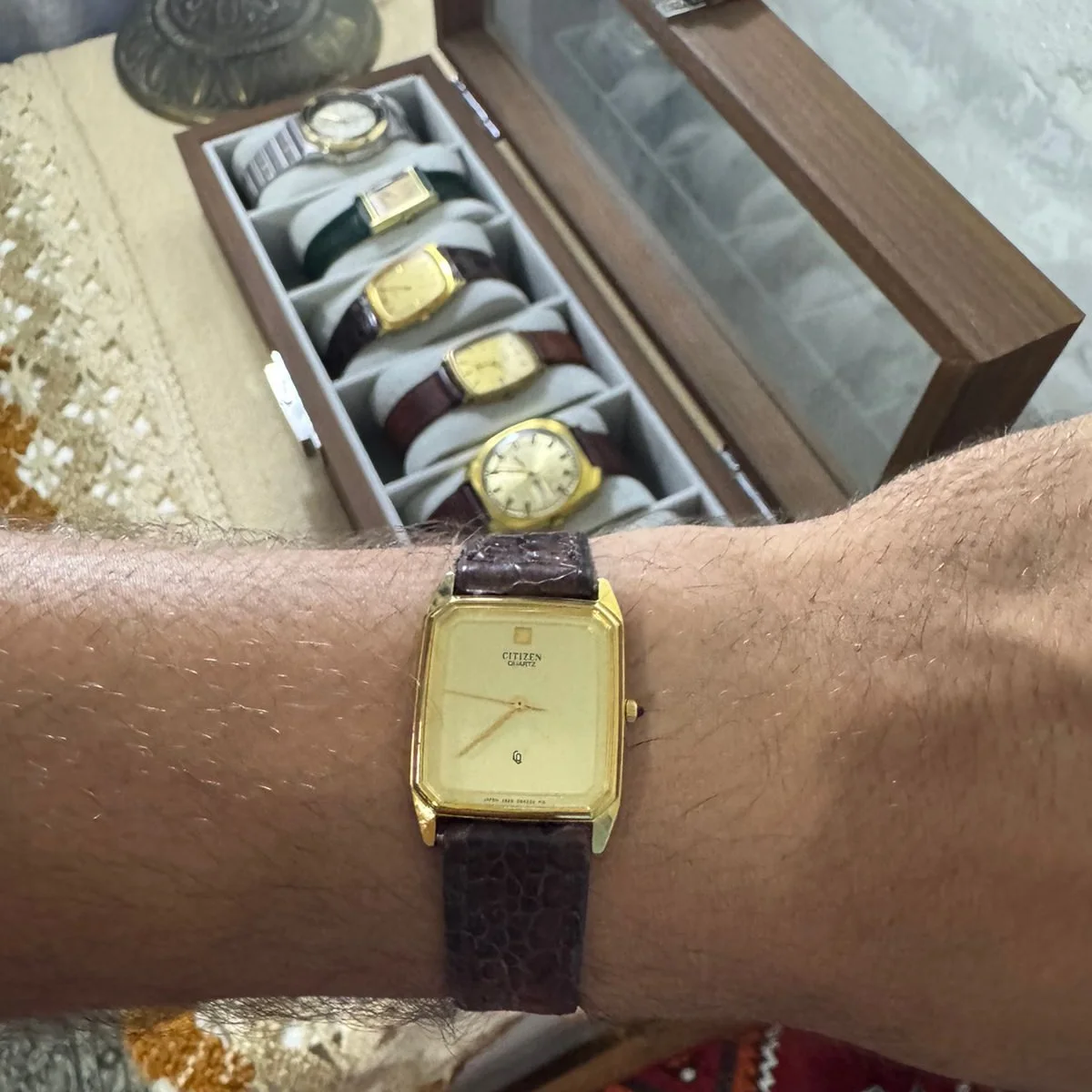⌚️ Citizen Tank Vintage Quartz, un modèle élégant produit principalement au cours des années 1980 quartz Watch 3040297 With Steel Gold Case And Leather Strap