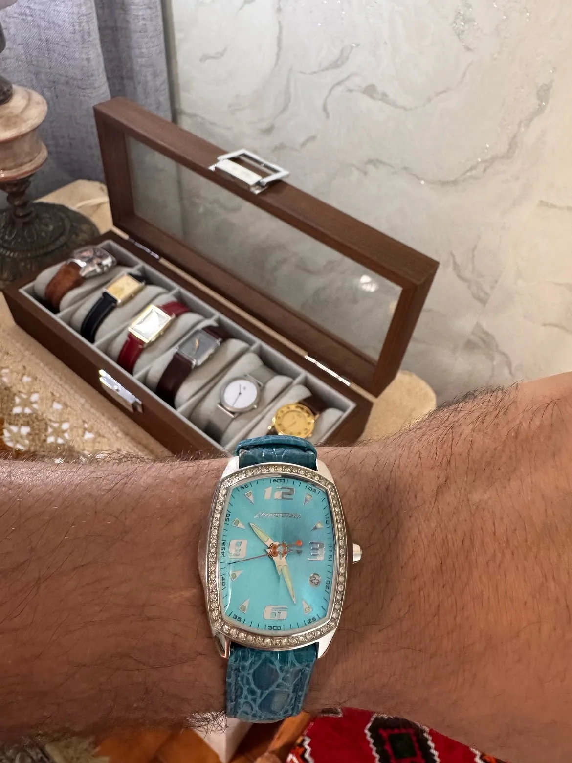 marque italienne Chronotech, issue de la célèbre collection Prisma (précisément le modèle CT7504LS / CT7504L)